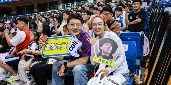 IM电竞app下载-杨瀚森回家，球迷送祝福